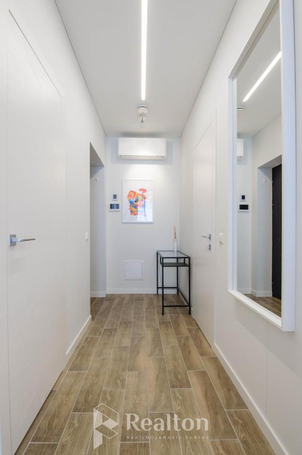 Happy Inn Egle, Self Check-In-24-7, A-C, Parking-In-The-Underground-Garage Vilnius Bagian luar foto