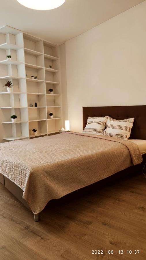 Happy Inn Egle, Self Check-In-24-7, A-C, Parking-In-The-Underground-Garage Vilnius Bagian luar foto